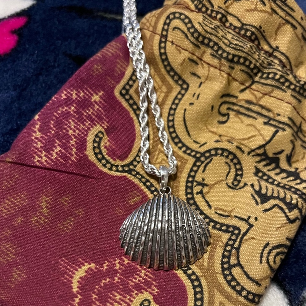 Sterling silver seashell with dyed cultured freshwater pearl